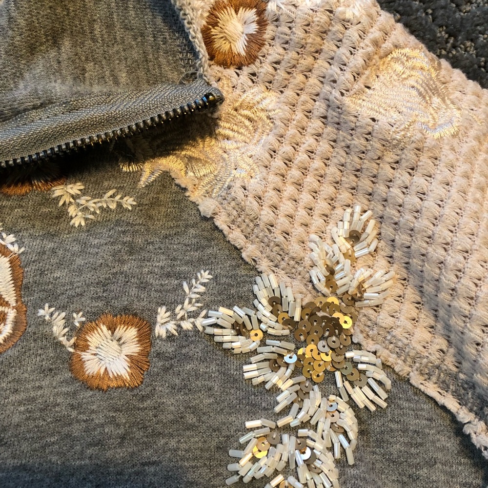 Women’s 1/4 zip from The Buckle